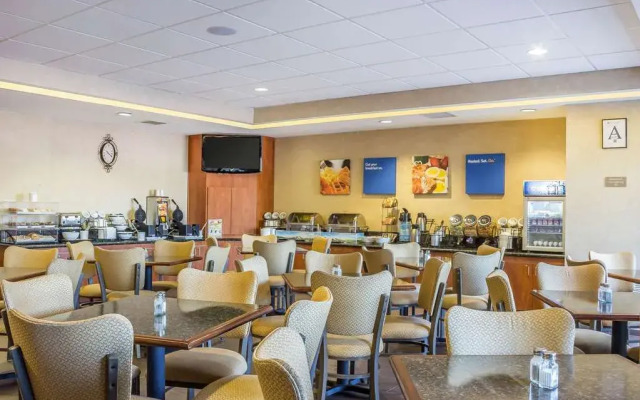 Comfort Inn & Suites
