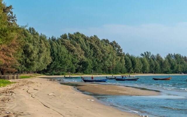 Sand Dunes Chaolao Beach Resort