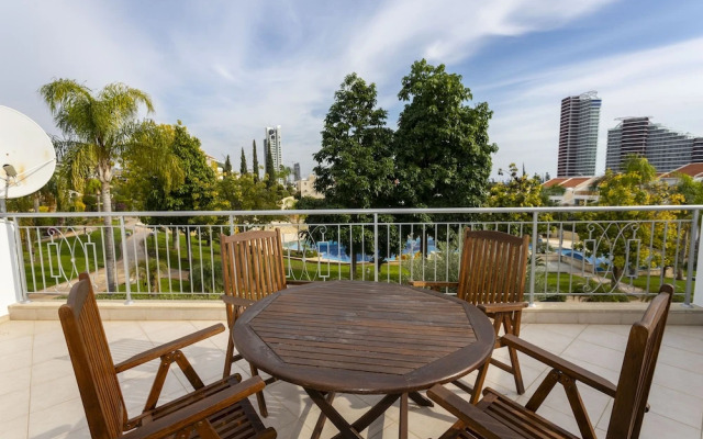 Bay View Gardens Apartments with Pool