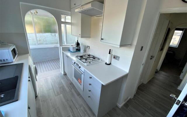 Luxury Suntrap in Private Complex St Leonards