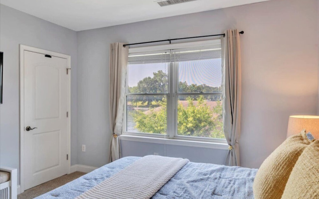 Lake Stardust - Condo With Pool ! Pet Friendly