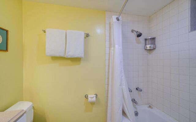 Santa Barbara Cozy Studio with Private Patio