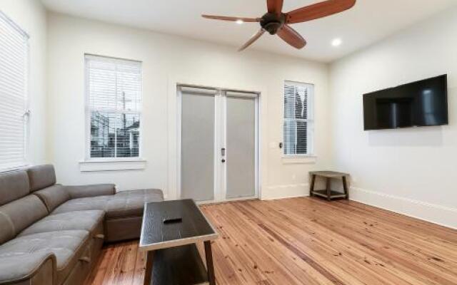 Stunning 3BR on Carondelet by Hosteeva
