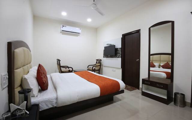 OYO 4856 Hotel The Benz