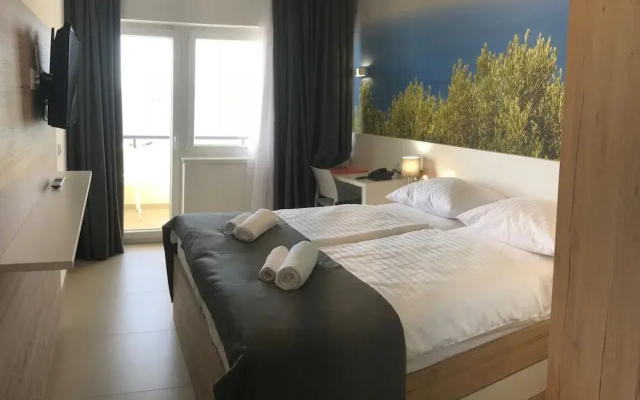 Hotel and Apartments Vila 4m