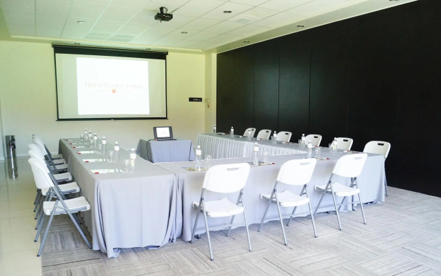 Hotel Pueblo Amigo Plaza & Casino