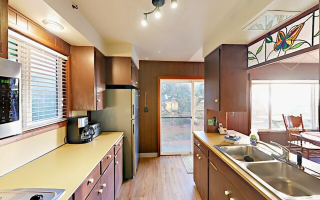 4612 SW Pacific Coast Hwy Home