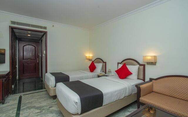 Capital O 536 The Rialto Hotel