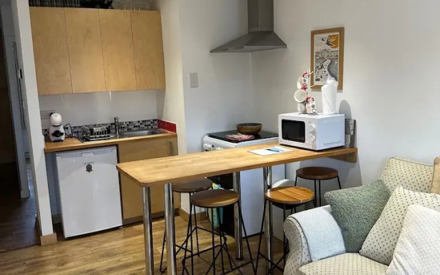 Cozy Coastal Lodge in Hayle