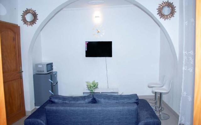 NAIVELI-PALM Appartement meublé sobre et chic
