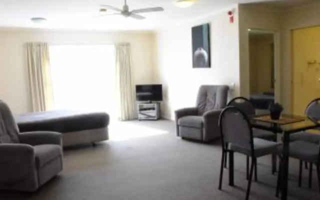 BKs Chardonnay Motor Lodge