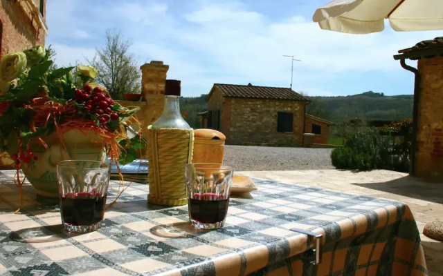 Lovely Farmhouse in Asciano With Swimming Pool
