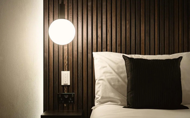 The Acacia, Luxury with Private Balcony + Parking