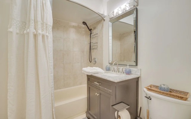 Walk to Train: Convenient Skokie Condo!