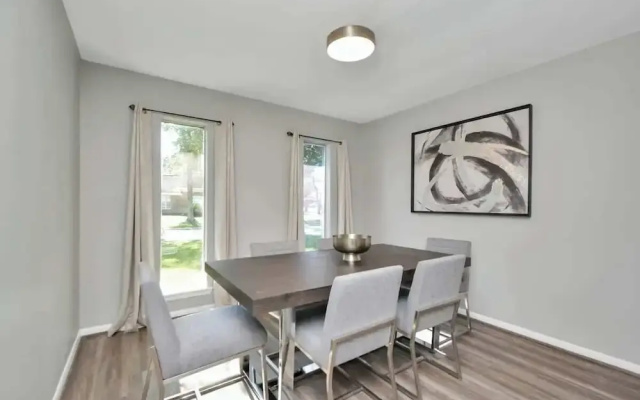 4 BR Luxury Home in Friendswood