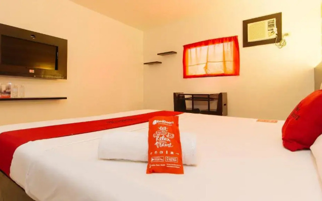 RedDoorz @ EL Runway Hotel Bulacan