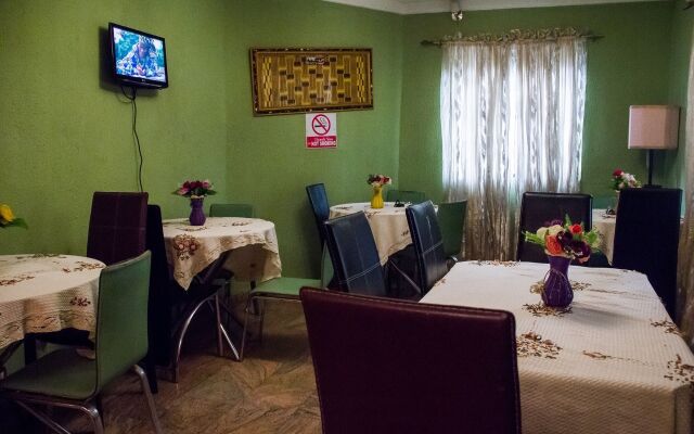 De Genesix Hotel