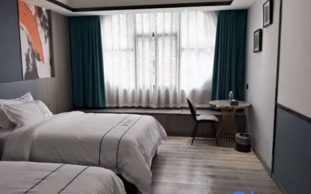 Tiancheng Hotel (Huaxi Biancheng Building)