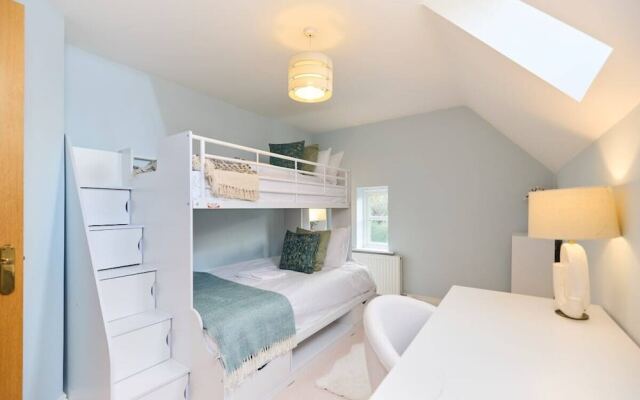 The Bourton-on-the-water Place - Lovely 5bdr House With Parking + Garden