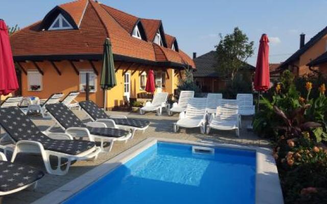 Richie I Apartman & Pool