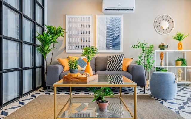 w Stylish 2BR in Plaza Herrera