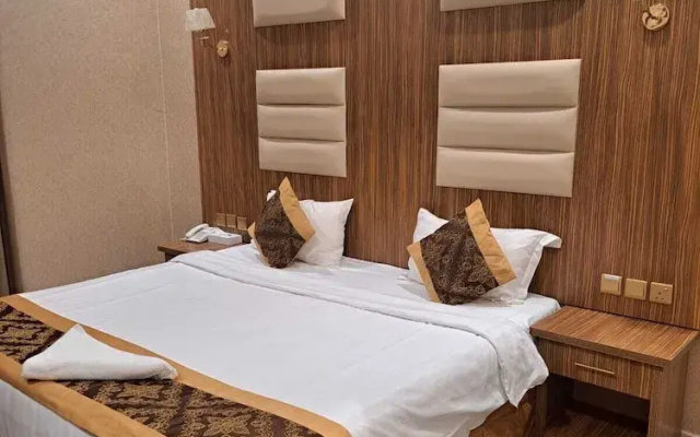 Golden Pearl Hotel