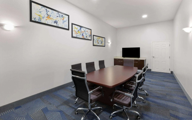 La Quinta Inn & Suites by Wyndham Angleton