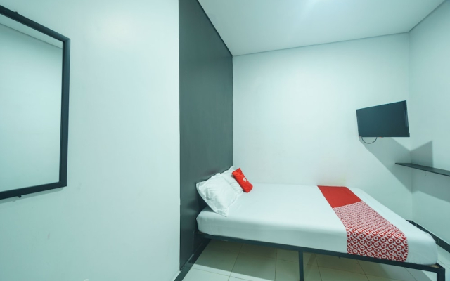 OYO 93133 Hotel Moraja Near Stikes Abdi Nusantara