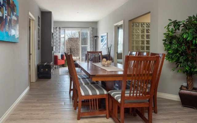 Comfy Home Office Condo w Parking Balcony Coffee