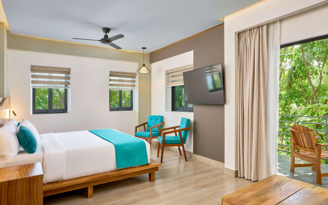 Cristalino Lagoon Front Hotel Restaurant & SPA