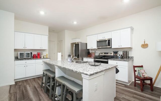 Rare Find Sleeps 13 Family Fun