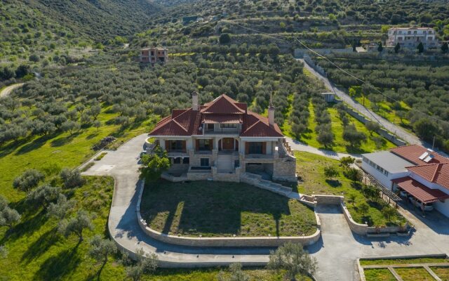 Paul's American Mansion- Volos suburb