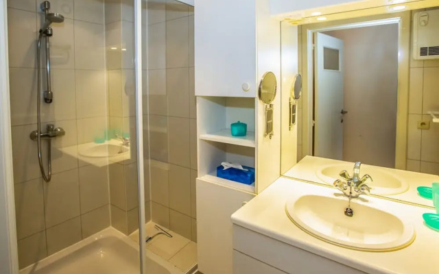 Apartment With Frontal Sea-views