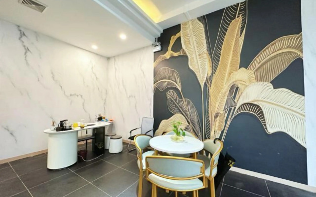 Xinyueju Hotel (Hainan Institute of Business and Technology Provincial Museum)