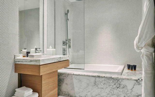 SLS LUX Brickell