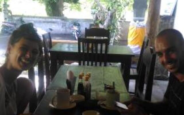 Warung Santa Fe and Bungalows