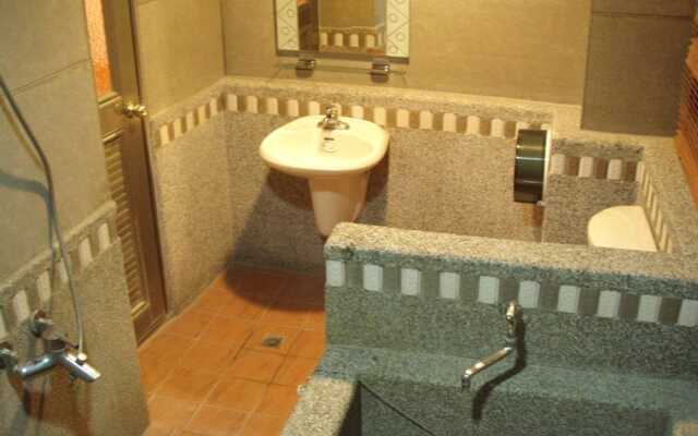 Hale Crane Volcanic Mud Hot Spring Hotel