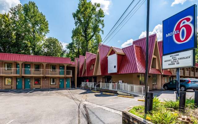 Motel 6 Gatlinburg, TN - Smoky Mountains