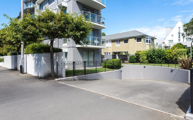 Riverside 1-Bed Apt - in the heart of the city