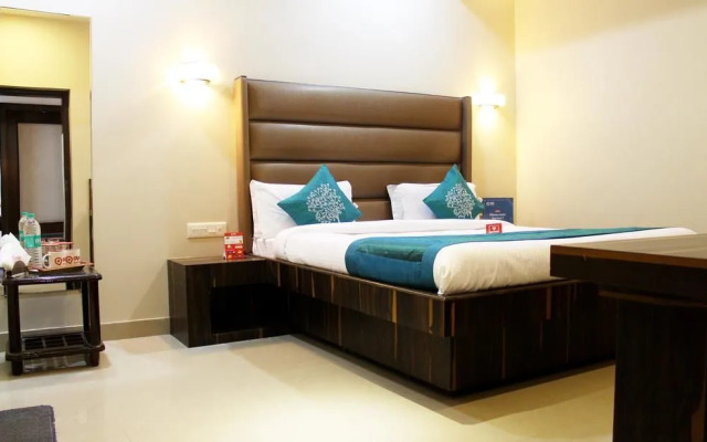 OYO 1884 Hotel Heera Continental