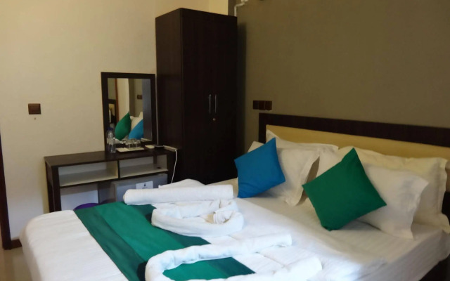 Piculet Royal Beach