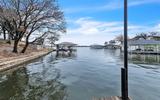 Lake House At Granbury 3 Bedroom Home