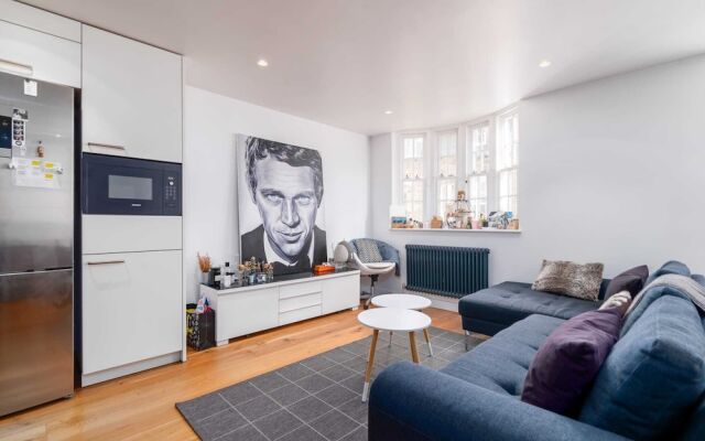 Spacious 2BR in West Kensington by GuestReady