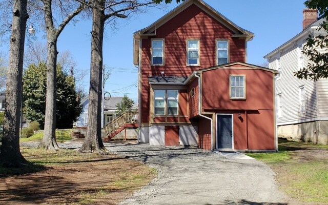 Apartment - 1064 College Street