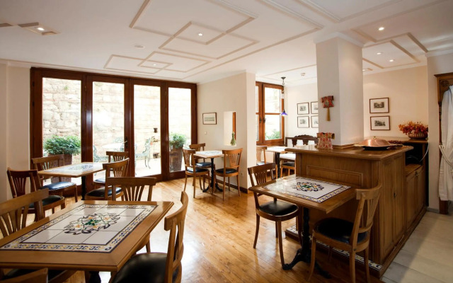 Hotel Sari Konak