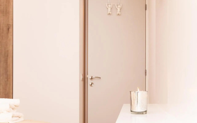 Sweet Suite Flora in Vouliagmeni