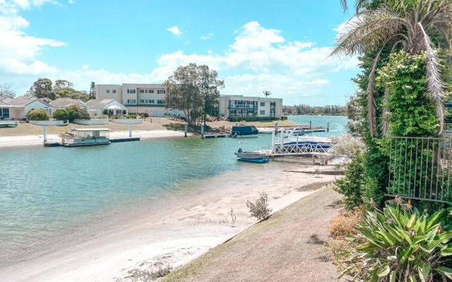 Studio Fran - Port Macquarie canals