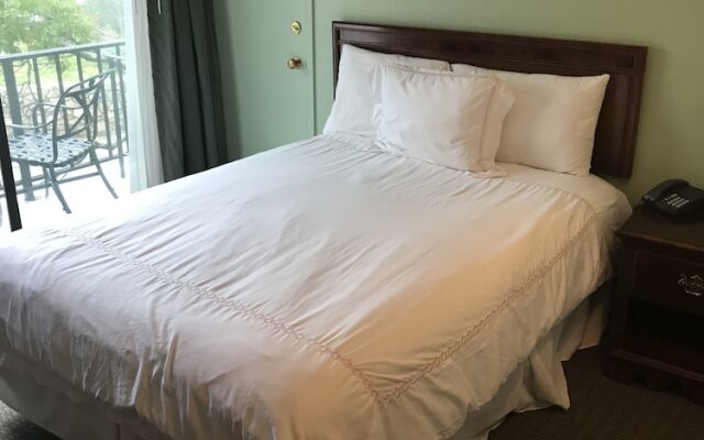 Cohasset Harbor Resort