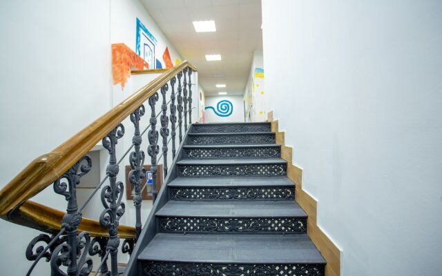P2B hostel & bar