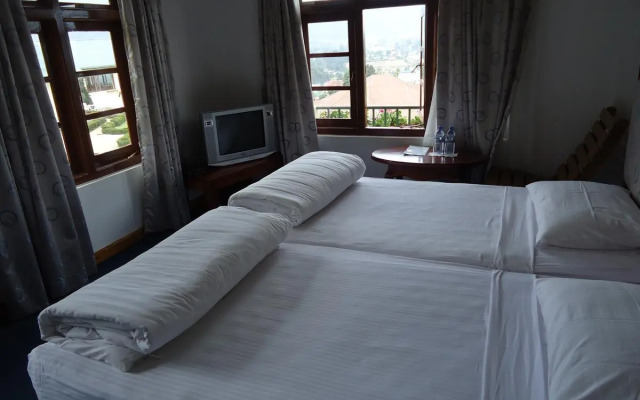 Tea Bush Hotel - Nuwara Eliya